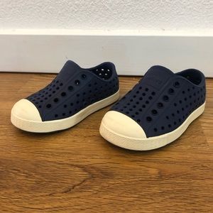 Native Jefferson baby/walker shoes, Navy, size 5